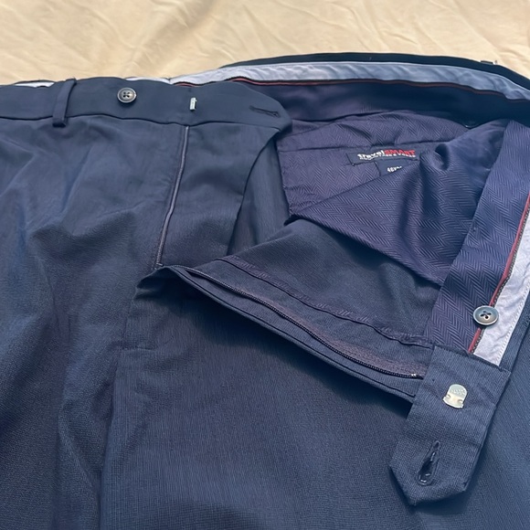 Roundtree & Yorke Travel Smart dress pants. Navy 46 waist 32 inseam - Picture 4 of 5